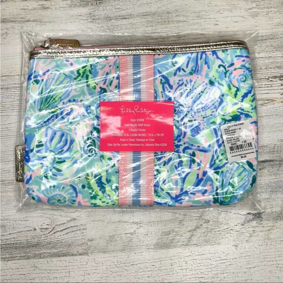 Lilly Pulitzer || NO WEEKENDER ||  GWP Signature Towel + Pouch Bundle - Picture 2 of 5
